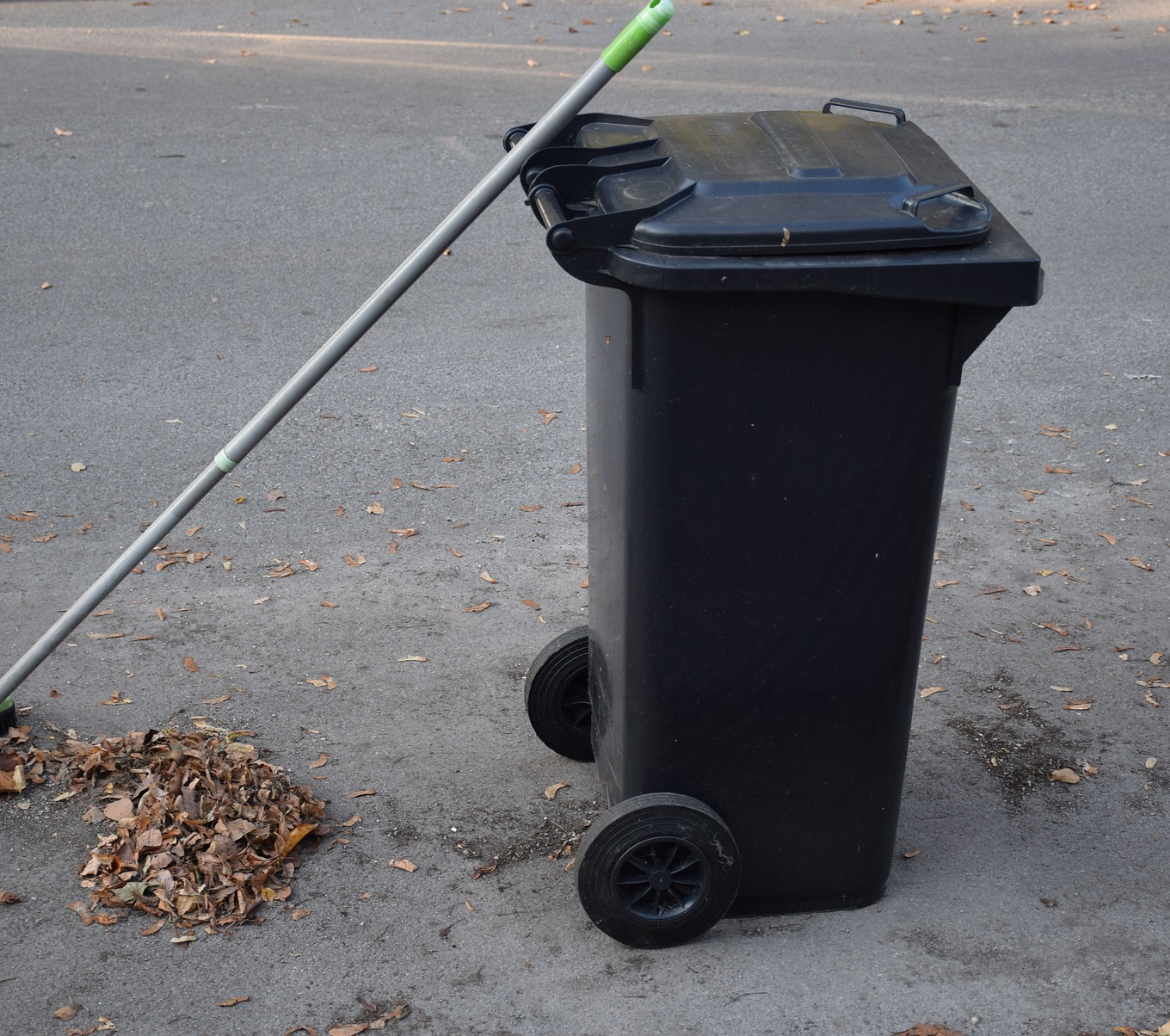 Kontejnery a popelnice mohou stát pouze na určených místech, jinak počítejte s pokutou